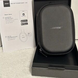 Bose QuietComfort 45 Black Carrying Case